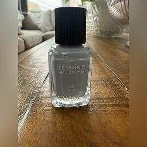 CHANEL Le Vernis Nail Colour in Soft Gray